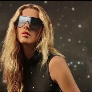 QUAY AUSTRALIA SHOWBIZ CHROME Sunglasses